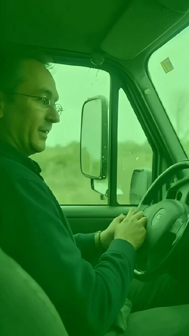 MOTOR CALEFACCIÓN – ACTROS MP2

⚠️ Tu cabina no calienta como antes? Puede que el motor de calefacción esté fallando…

👉 Este componente es el encargado de hacer circular el aire caliente y frío en la cabina. Si se desgasta, deja de funcionar o empieza a fallar

Cámbialo por uno de calidad alemana: FEBI TRUCK

✅ Sistema: CALEFACCIÓN
✅ Aplicación: ACTROS MP2
✅ Marca: FEBI 🇩🇪
✅ Calidad Alemana Garantizada
✅ Código en tienda: 21964
 
Distribuidor oficial FEBI en Chile 

📍 Escríbenos al WhatsApp o visita cualquiera de nuestras 5 sucursales

• CHILLÁN: +569 42715616
• CONCEPCIÓN: +569 42123623
• CONSTITUCIÓN: +569 87755176
• LOS ÁNGELES: +569 3926 2833
• TEMUCO: +569 97557647

📦⚡️ Stock disponible y envíos RÁPIDOS  a todo Chile antes de las 16:00 hrs. Elige tu transporte favorito y recibe donde estés!

__________________

💡 @ideasinapsis 

#motor  #motorcalefaccion #calefaccion  #motorcamion #repuestoscamion  #actros #repuestocamion #actrosmp2  #mercedesbenztruck #camiones #repuestocamion  #jormat  #repuestos  #camioneschile #camionchileno  #ruta5 #ruta5sur  #temucochile  #chillanchile  #losangeleschile #biobio  #concepcionchile #constitution  #repuestosjormat  #repuestoscamionchile